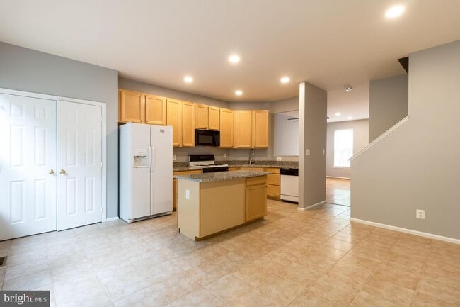 Building Photo - 43147 Huntsman Square