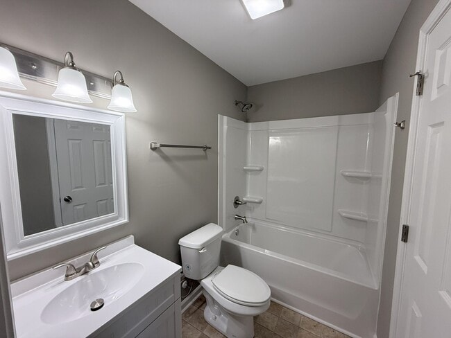 Building Photo - 40 Charlotte Pl