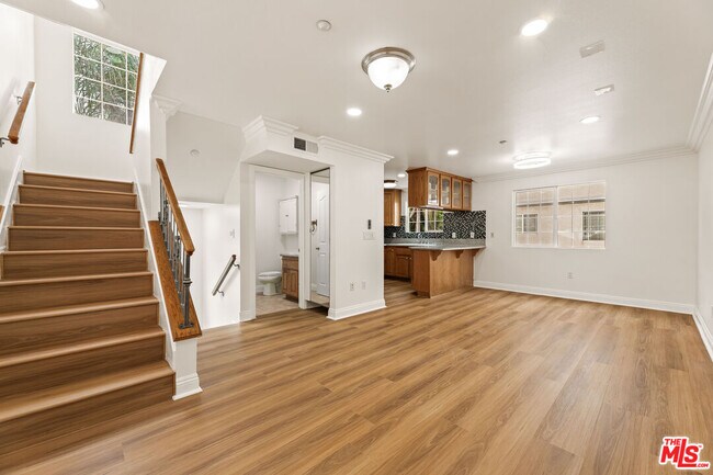 Building Photo - 11738 Valley View Ave