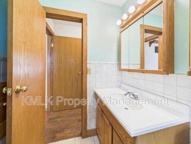 Building Photo - 975 Glenwood St NE