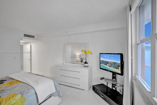 Building Photo - 2501 S Ocean Dr