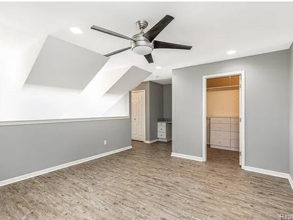 Building Photo - 1097 Foxboro