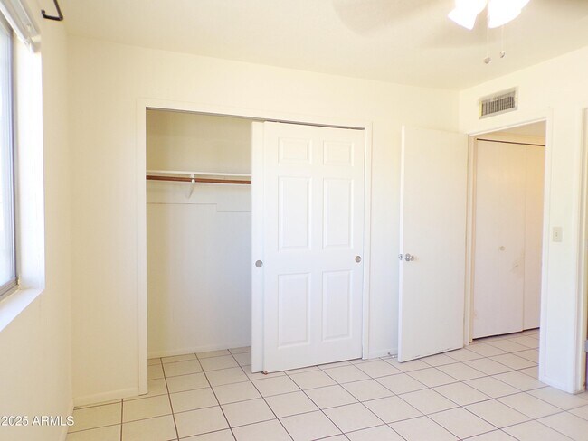 Building Photo - 4251 Plaza Oro Loma