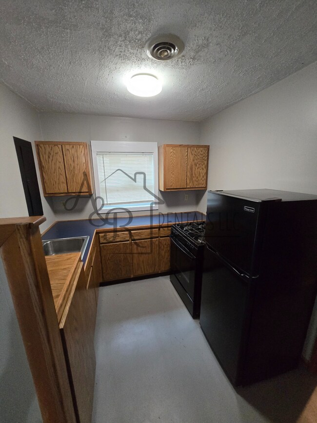 Building Photo - 215 W Forest St