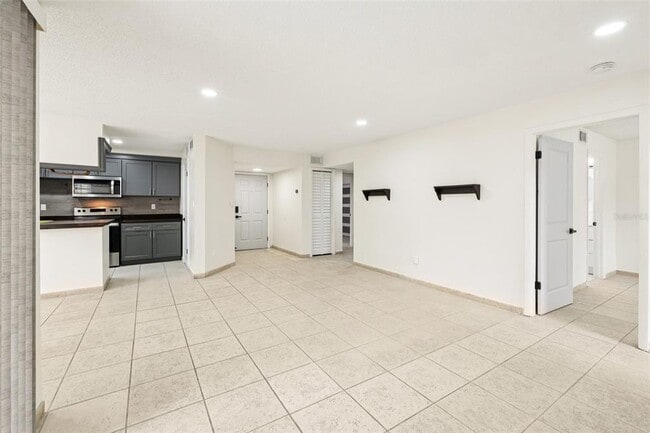 Building Photo - 8724 Mallard Reserve Dr