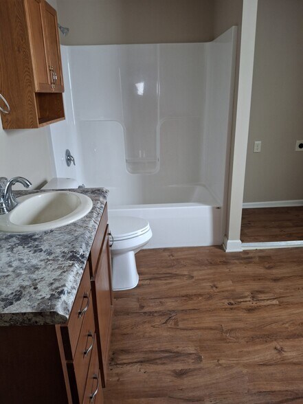 bathroom/laundry - 125 Kettle Moraine Dr S