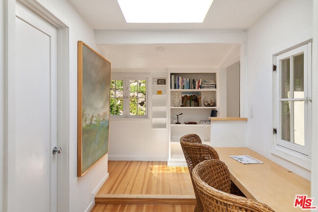 Building Photo - 913 Fernwood Pacific Dr