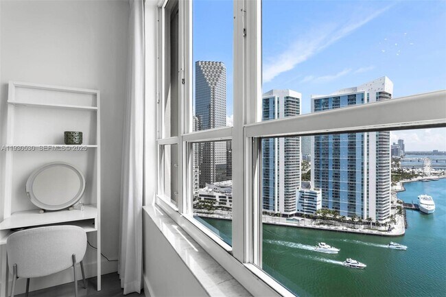 Building Photo - 888 Brickell Key Dr