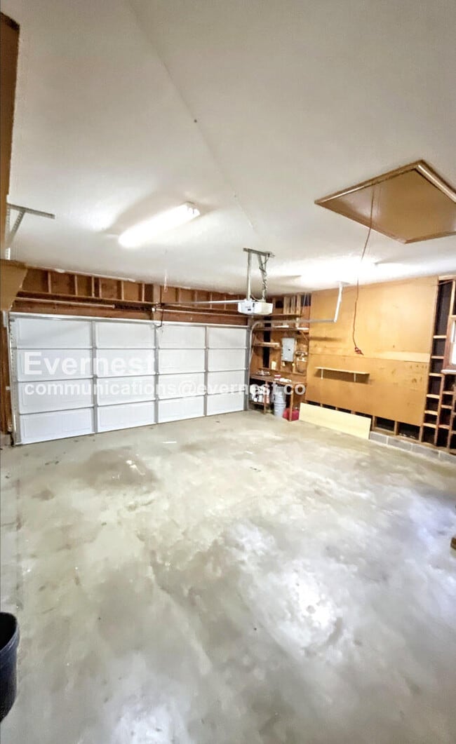 Building Photo - 4911 Hunter Village Dr