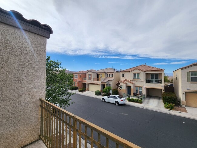 Building Photo - Southwest Beauty