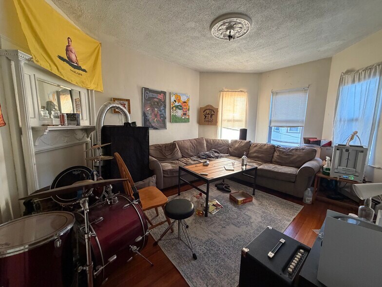 Building Photo - 34 Darling St