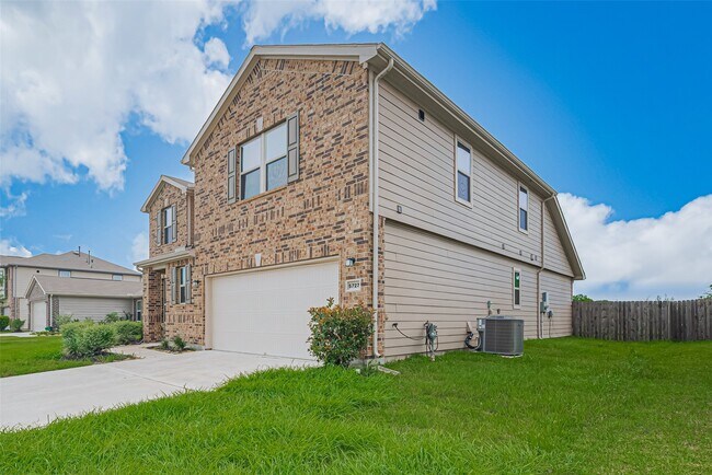 Building Photo - 5727 Texas Sage Dr