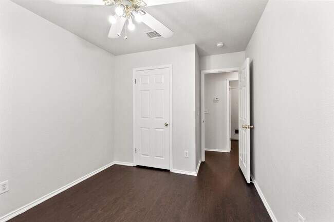 Building Photo - 160 Prairie Springs Loop