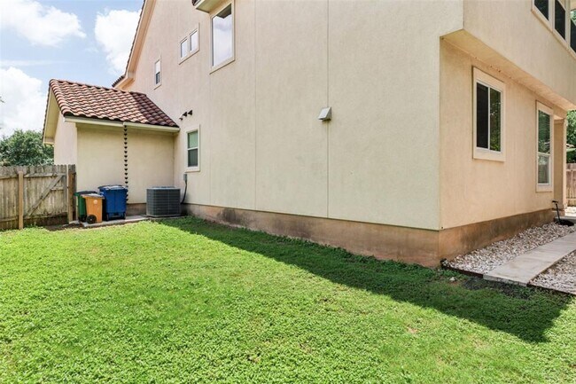 Building Photo - 15528 Interlachen Dr