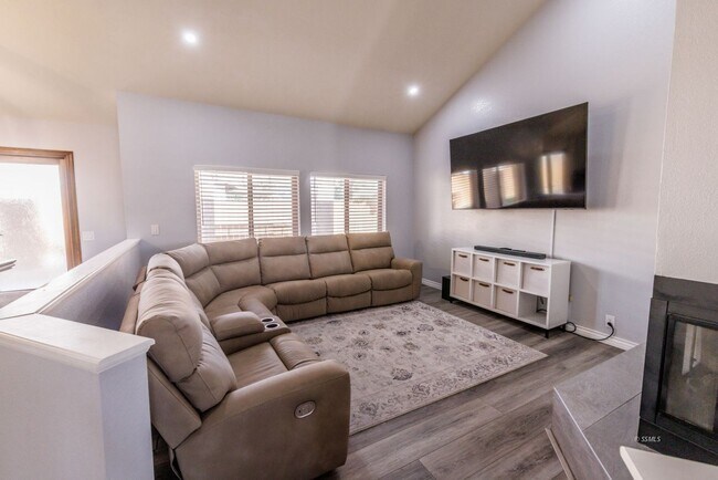 Building Photo - Beautiful home for rent