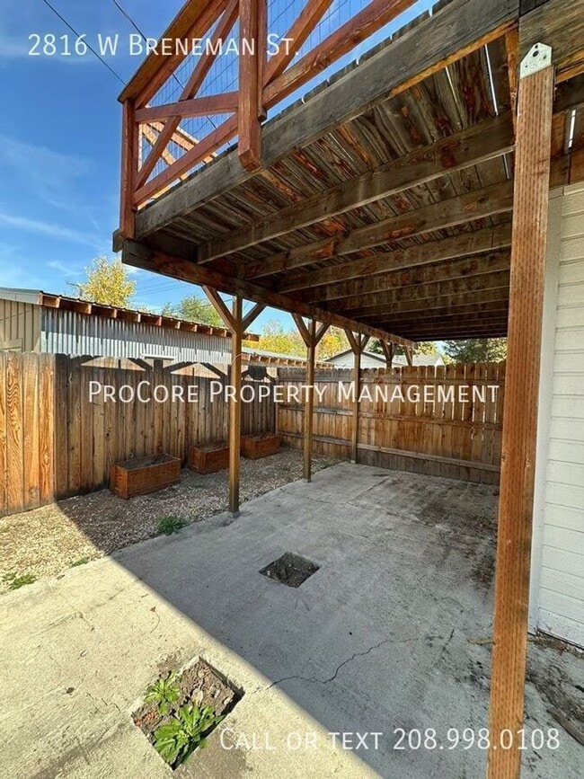 Building Photo - Charming Upper Unit Studio –Above Garage | $1,195.00 | Near Downtown