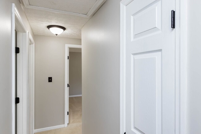 Building Photo - 5952 Sachem Ct