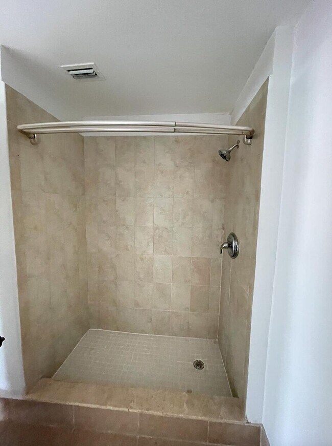 Building Photo - 720 Cypress Ln