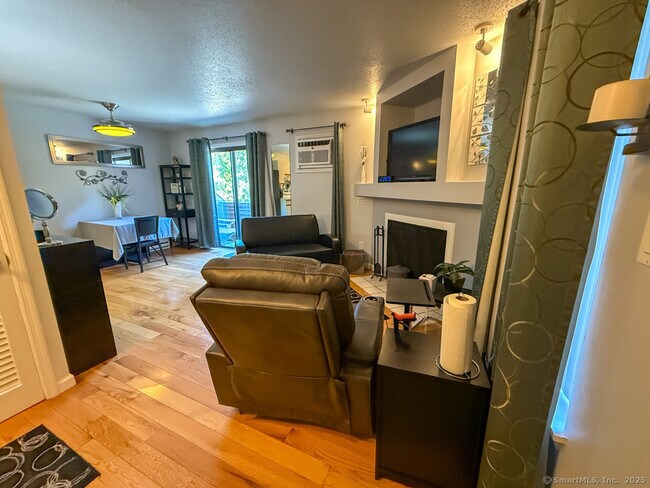 Building Photo - 55 Cross St