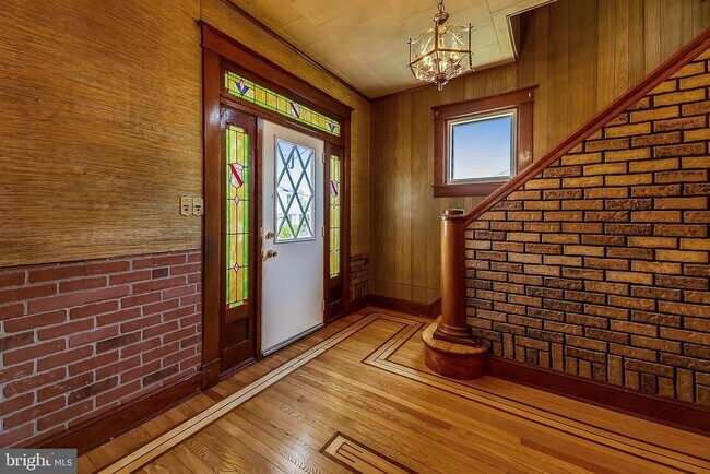 Building Photo - 1321 Maple Ave