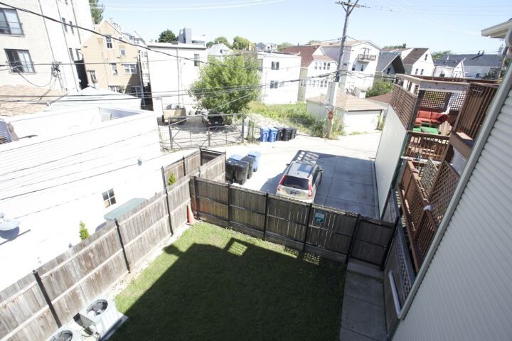 Building Photo - 3023 N Oakley Ave
