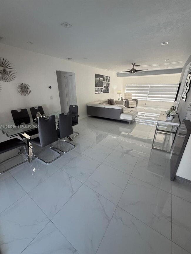 Building Photo - 9611 Jamaica Dr