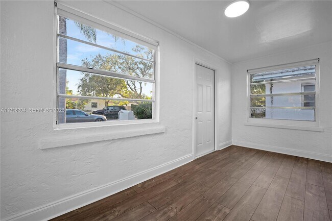 Building Photo - 1505 Monroe St