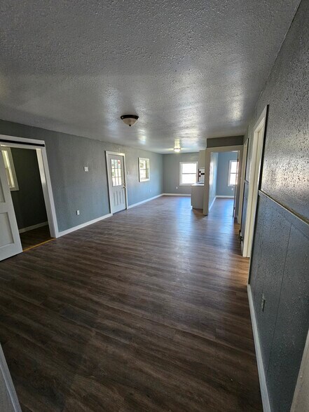 Building Photo - 916 TX-359