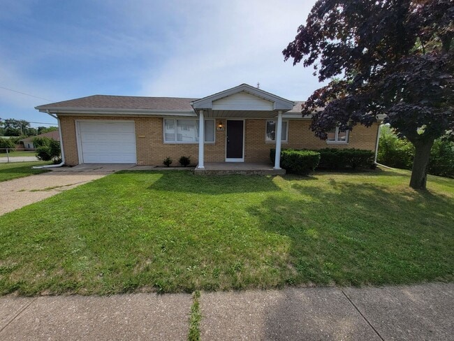 Primary Photo - 3 bed, 1 bath, Close to South Bend Airport