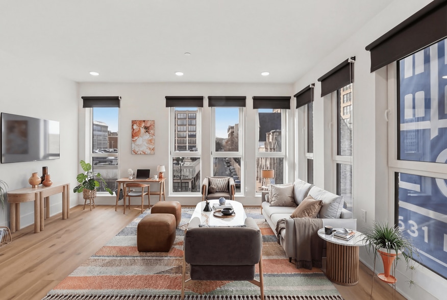 Building Photo - Iron Rose