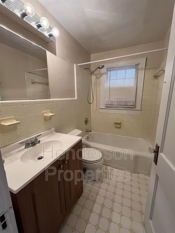 Building Photo - 135 Bradford Dr