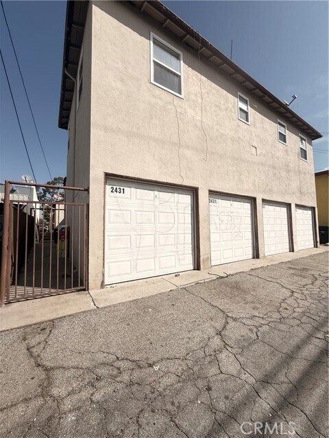 Building Photo - 2431 W Beverly Blvd