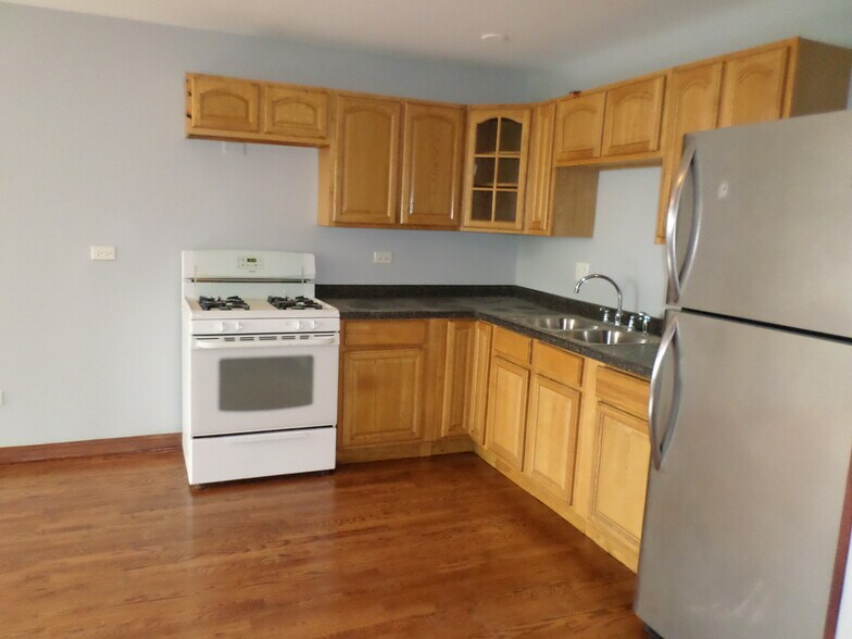 Building Photo - 4654 N Saint Louis Ave