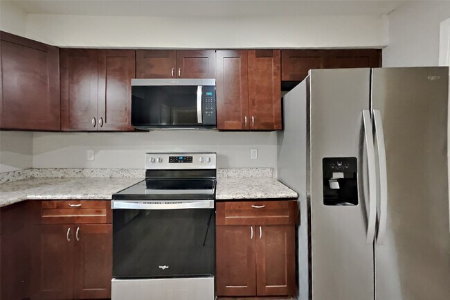 Building Photo - 14227 Bella Dr