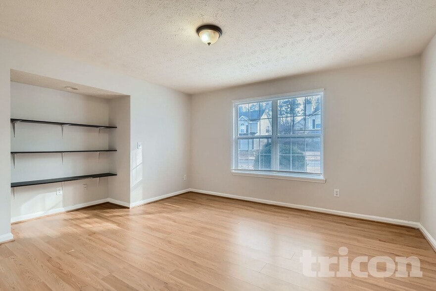 Building Photo - 3020 Lake Park Ct