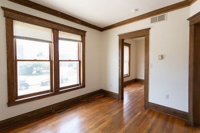 Building Photo - 324 Hendrie St