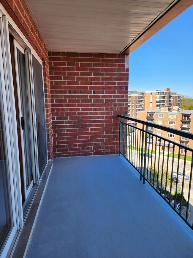 BalconyView - 675 Pearson St