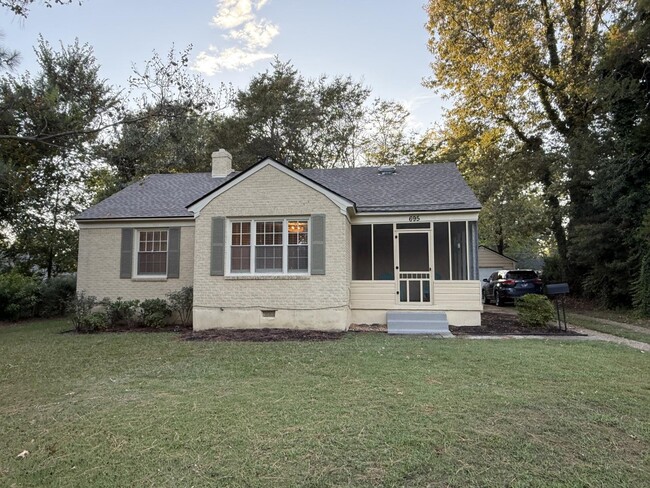 Building Photo - 695 Berry Rd