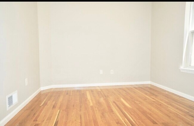 bedroom 1 - 214 E Jersey St