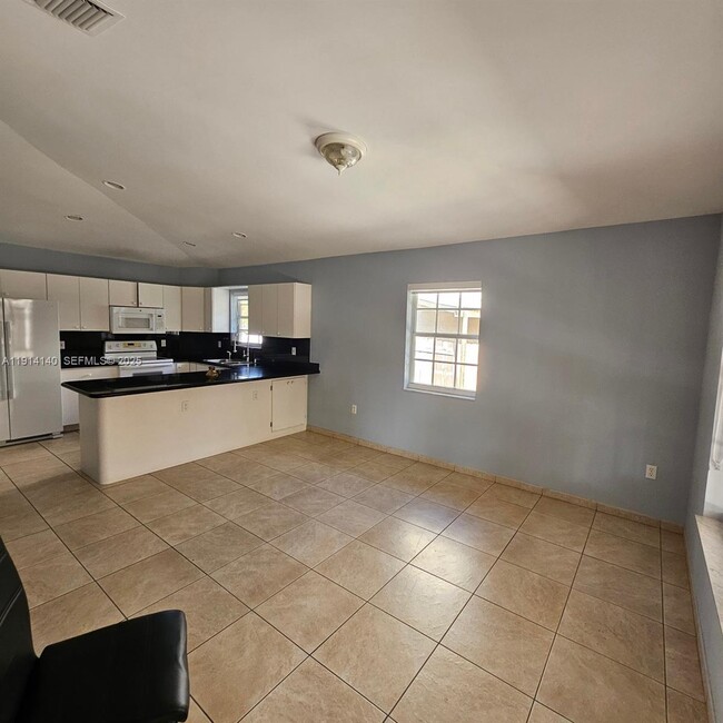 Building Photo - 8330 SW 96th Pl