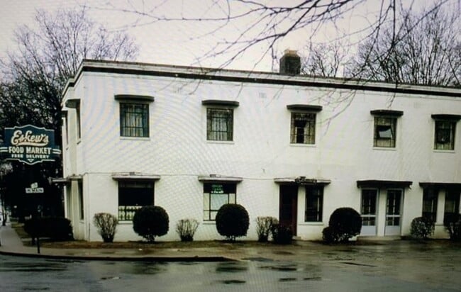 Building Photo - 326 W Main St