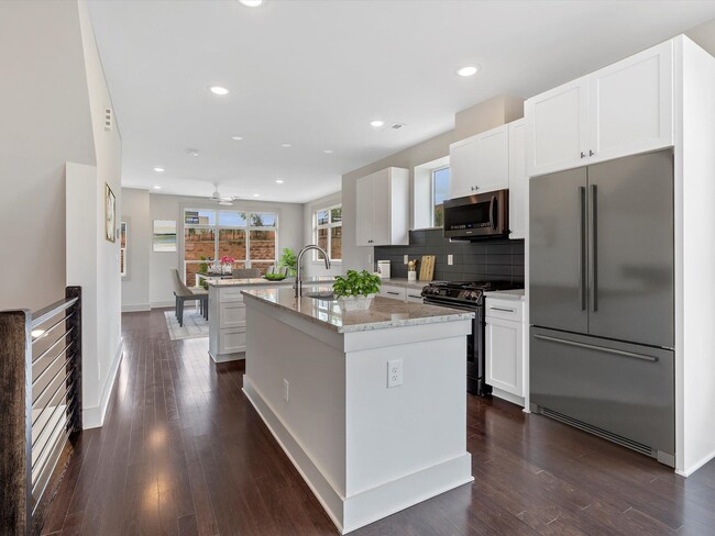 Building Photo - Townhome in West End with Rooftop Terrace ...