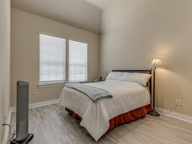 Building Photo - 2500 Cordgrass Ln