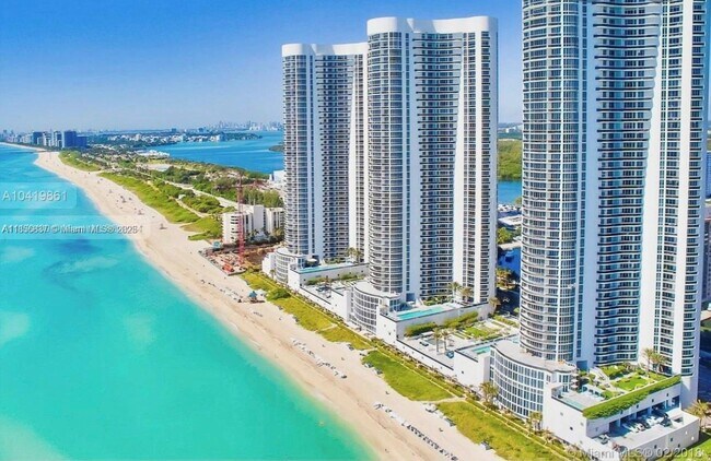 Building Photo - 15811 Collins Ave