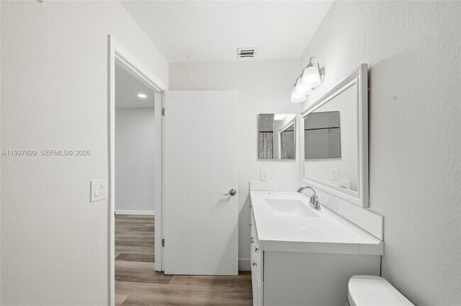 Building Photo - 3310 Pinewalk Dr N