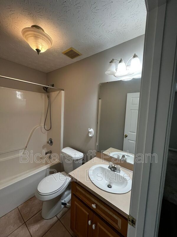 Building Photo - 8012 Rocky Creek Dr