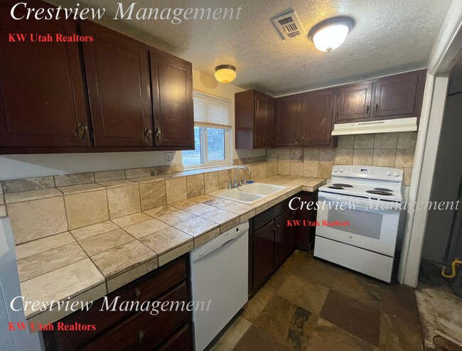 Building Photo - Walton Duplex