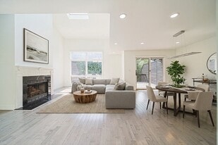 Building Photo - 356 French Ct