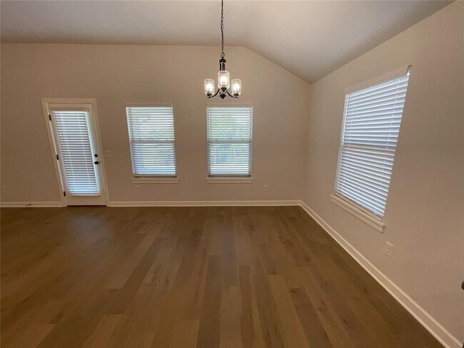 Building Photo - 413 Irish Ln