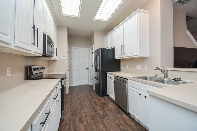 Building Photo - 6058 Shelbourne Park Ln